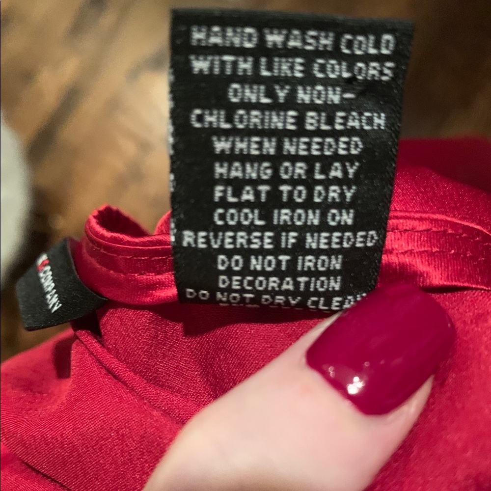 NWOT New York & Company Ruby Red Silky Embellished V-Neck Top 16 Fits like a 14. - Picture 5 of 9